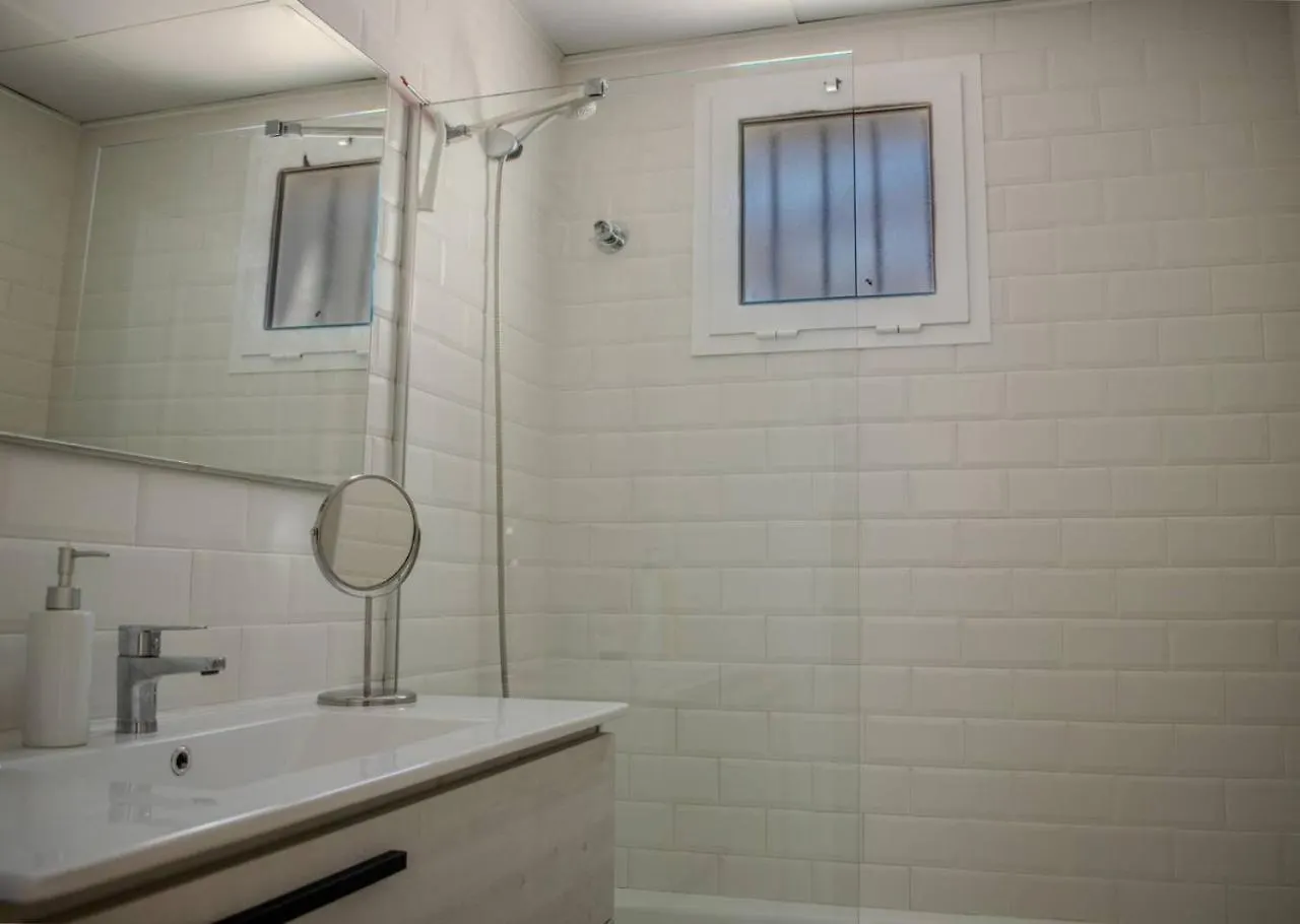2Br Cosy Apartment With Pool And Sea View マニルバ